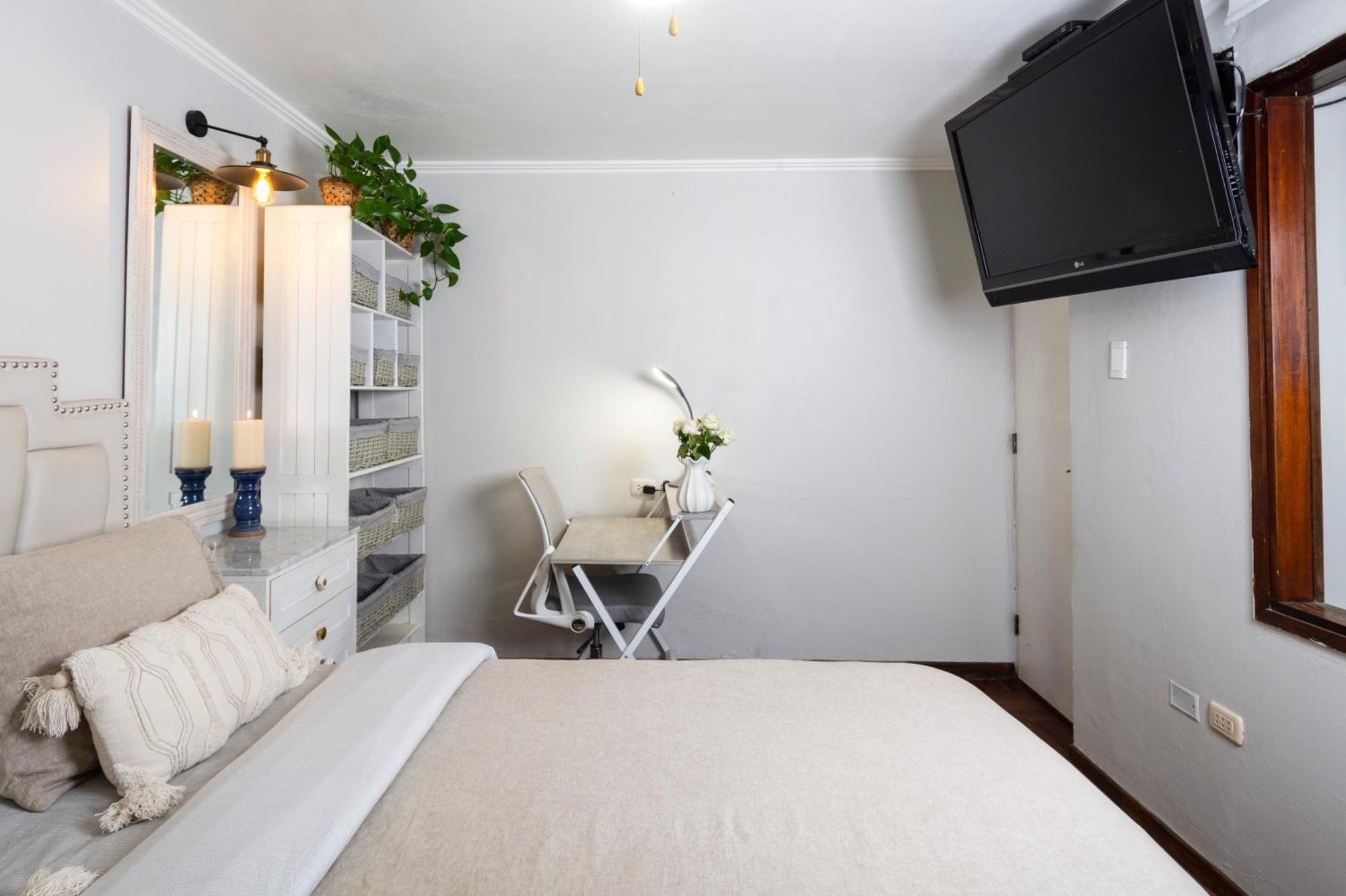 Casa Ramos Salamanca - Airport Pick Up And Drop Off Service - Homestay Lima Bagian luar foto